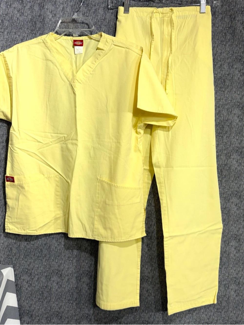 Dickies Scrub Set - Picture 16 of 16
